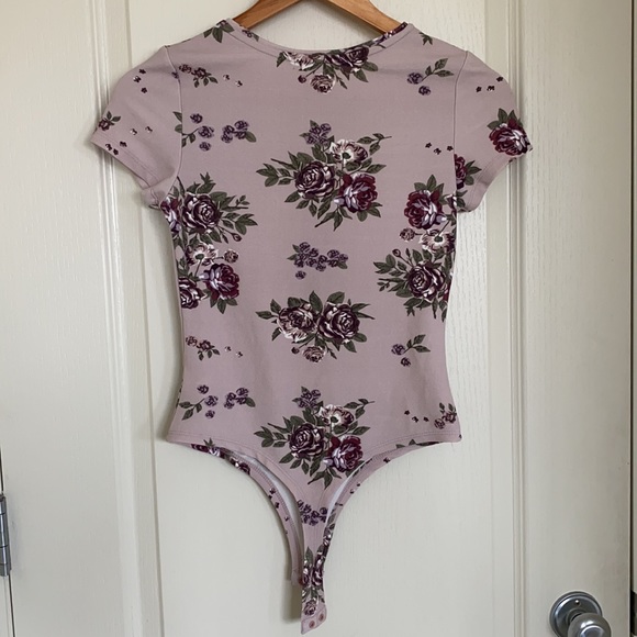 Floral bodysuit with gold zipper accent - Picture 2 of 3